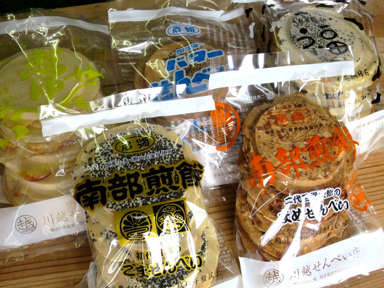 画像: 初代から五代目まで都度考案された、それぞれ美味な南部せんべいの数々