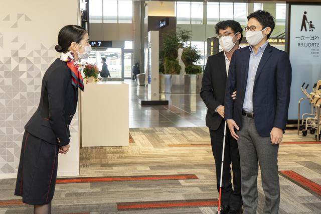 画像1: 目の不自由なお客さまのために