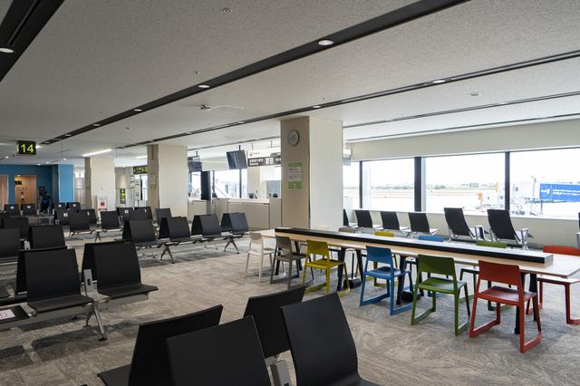 画像4: ご搭乗までのひとときは、ぜひ国内初のウォークスルー型商業エリアで