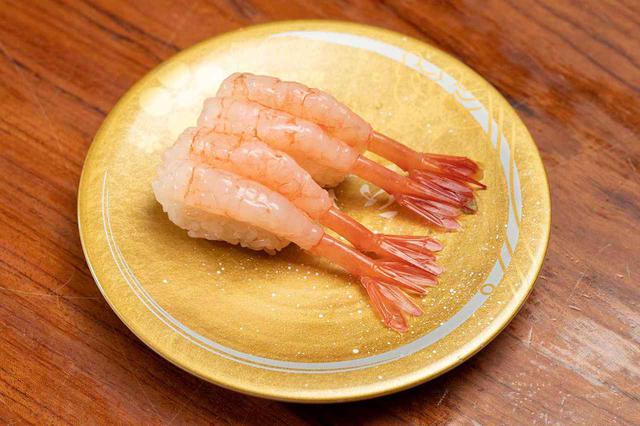 画像: 金沢港で水揚げされた甘えびの中でも、一定の基準をクリアしたものだけが名乗ることができる金沢甘えびのにぎり。