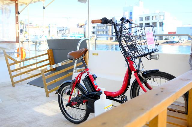 画像: 三崎の先、城ヶ島までの渡船には、レンタサイクルが無料で乗せられて便利。島サイクリングを楽しみます。