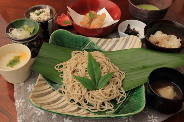 画像3: 日本家屋を利用した趣ある建物で、家族と味わう手打ち蕎麦