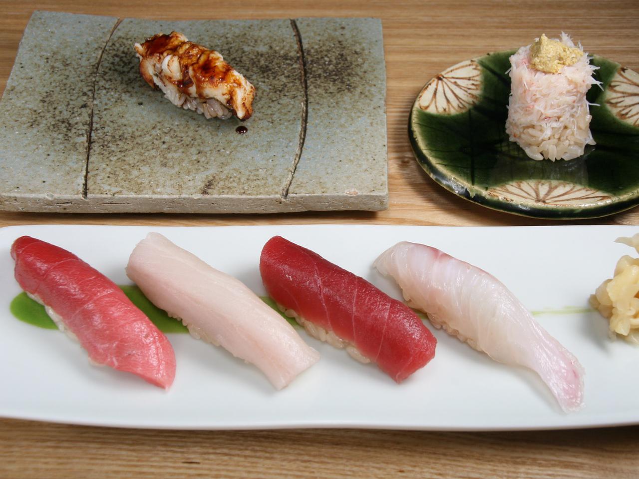 画像: 7000円コースの一部。前菜、お造り盛り合わせ、一品、握り、汁ものという構成