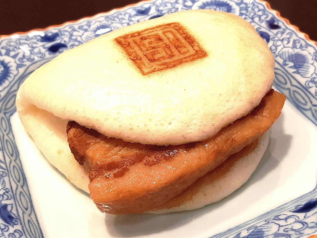 画像: 長崎角煮まんじゅう。レギュラーの他「大とろ」「チーズ」など種類豊富