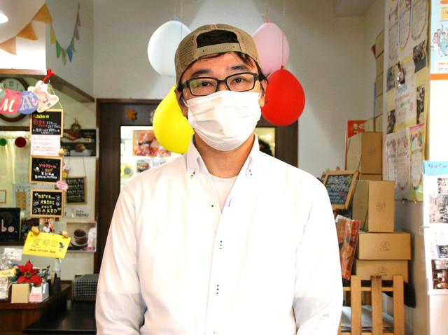画像: 店主の藤井武亮さん。福岡や東京でのパン経験を、地元の長崎で表現