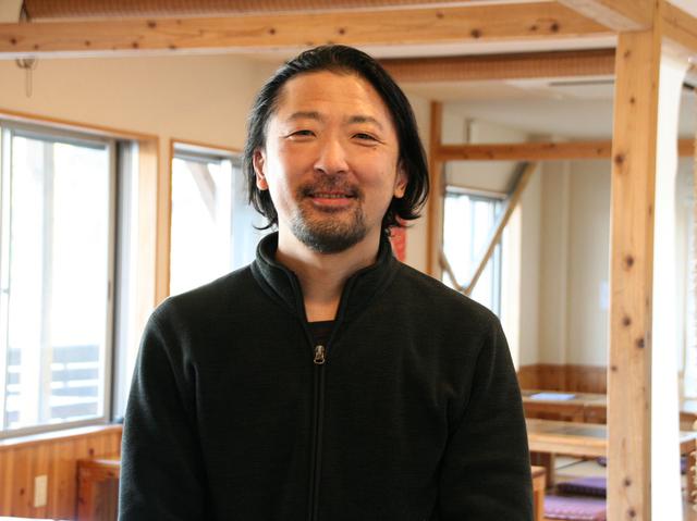 画像: 3代目の平野義二さん。福岡や地元のスーパー、寿司店などで腕を磨いた