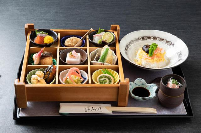 画像1: ホテルレストランの食事やタクシーもお得に!