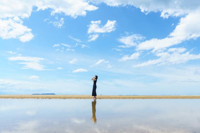 画像6: 【香川】まるでウユニ塩湖!天空の鏡に映し出された奇跡の絶景『父母ヶ浜』