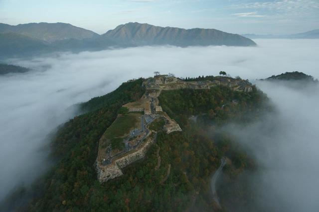 画像2: 【兵庫】雲海が魅せる神秘の絶景!日本のマチュピチュと称される『竹田城跡』