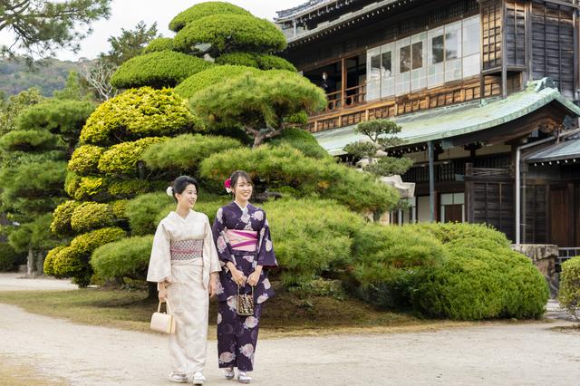 画像4: 【毛利氏庭園】広大な庭園観賞の醍醐味を着物姿で満喫