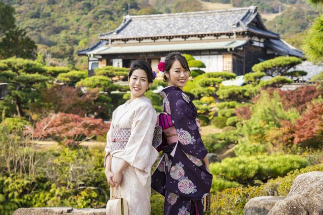 画像1: 【毛利氏庭園】広大な庭園観賞の醍醐味を着物姿で満喫