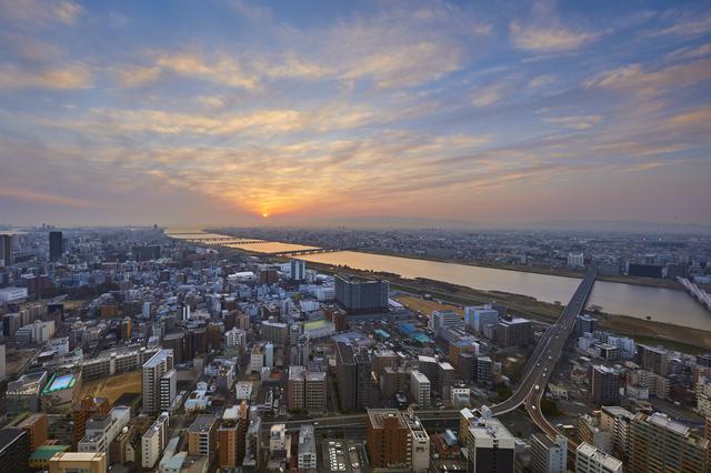 画像4: 【大阪】「絹谷幸二 天空美術館」で、大阪の摩天楼を体験する