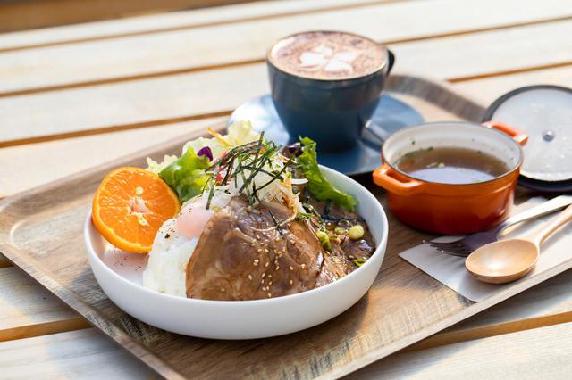 画像5: サイクリストが数多く訪れる「WAKKA」で、地元の食材を活かしたランチを