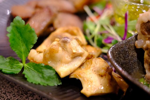 画像: 「ヨメナカセ」は血管部分のホルモン。コリコリとした食感であっさりとしていて美味しいです。