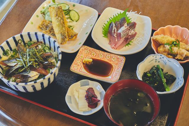 画像2: 地元に愛される食事処で海の幸を堪能!