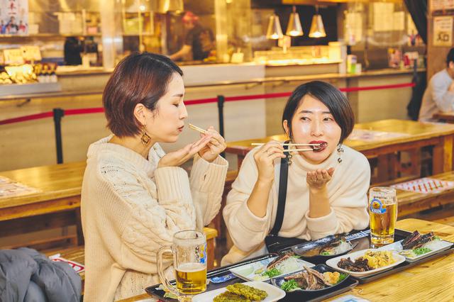 画像6: 高知の夜のマストスポット! 活気溢れる屋台村「ひろめ市場」で名物料理を