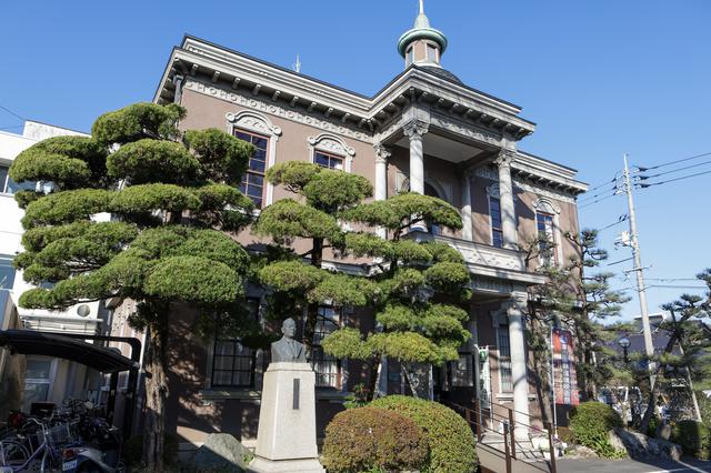 画像1: 「城西浪漫館」喫茶室でコーヒーを飲み、津山ゆかりの先人に思いを馳せる