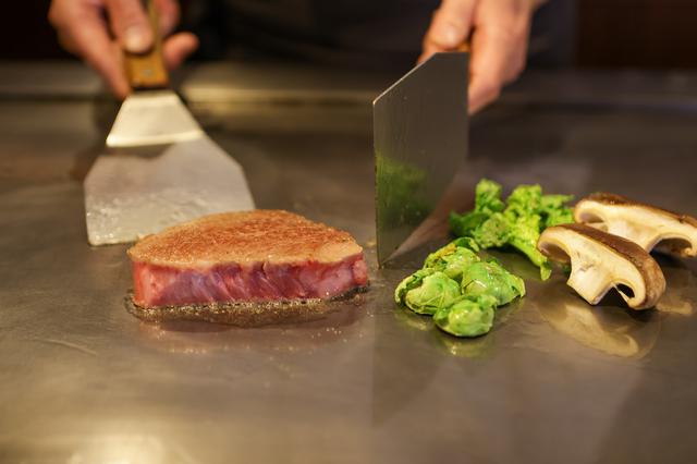 画像2: 肉の都・津山だからこそ味わえる厳選和牛を鉄板焼きで。「Steak&Wine Bocci」