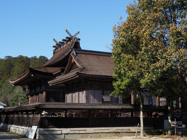 画像1: 牛馬の安産守護の神として知られる由緒ある「中山神社」