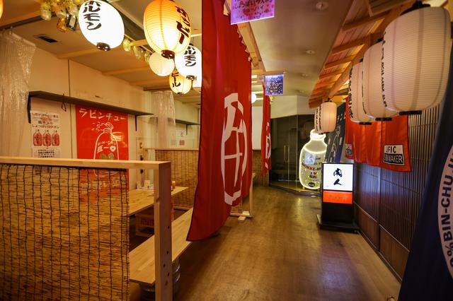 画像: 店内の一角に設けられた瓶チュー通り