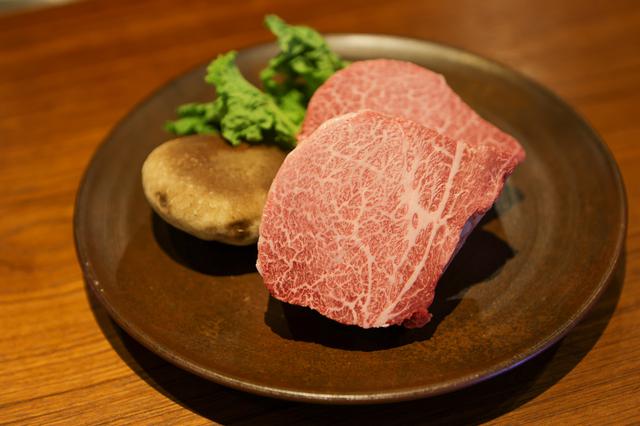 画像1: 肉の都・津山だからこそ味わえる厳選和牛を鉄板焼きで。「Steak&Wine Bocci」