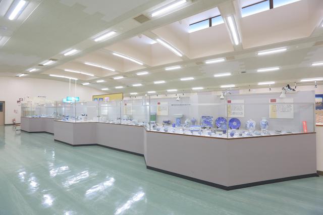 画像: 2階は波佐見焼の歴史が時系列でわかる資料館