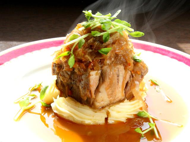 画像: 「豚肉のビール煮」 柔らか肩ロースに、ビールのコクとほんのり苦味も