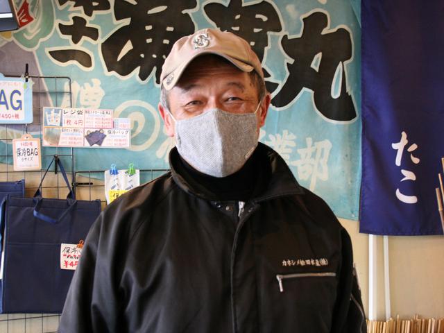 画像: 創業百余年の看板を守り続ける松田幸男社長。東京の築地卸売市場での修業経験も