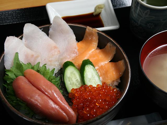 画像: 「たらこ家スペシャル」。味噌汁付き