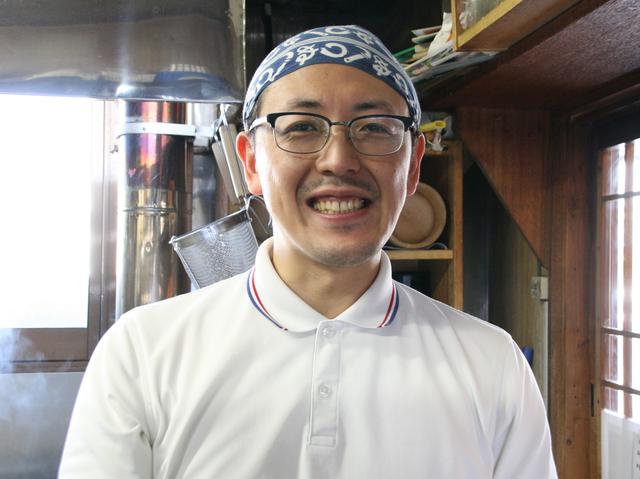 画像: 大木徳市さんと共に店を切り盛りする、息子の英吾さん