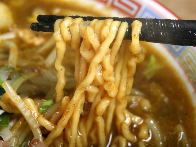 画像: 20余年前から自家製熟成ちぢれ麺に。生ラーメンの持ち帰りや全国発送も