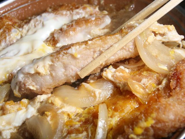 画像: 香ばしき北海道産ロース使用の豚かつは、キャノーラ油仕上げで爽やかな美味しさ
