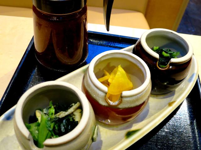 画像: 御膳は漬物3種食べ放題、ご飯(白米or玄米)・キャベツおかわり自由