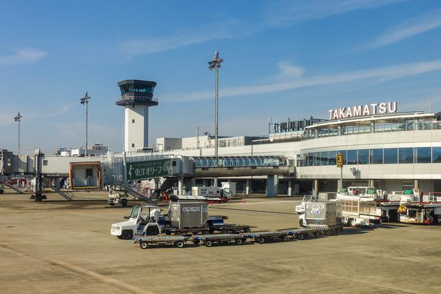 画像2: 絶景スポット2「高松空港のほか、全国のさまざまな空港の桜」