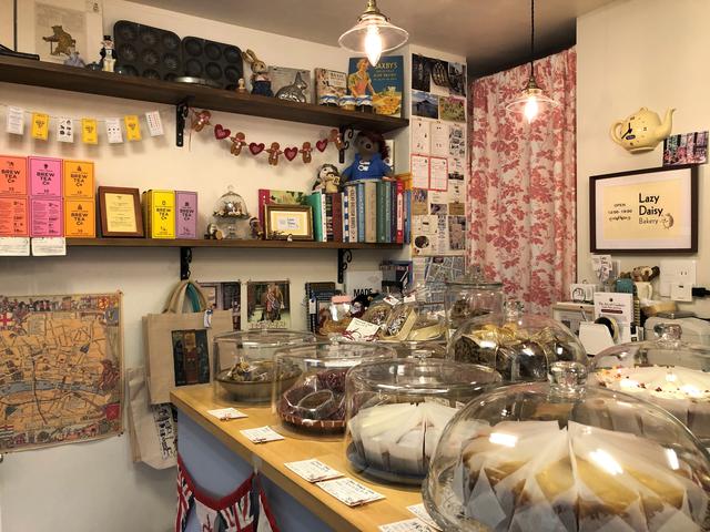 画像2: 東京でシムネルケーキを食べることができるお店: レイジーデイジーベーカリー