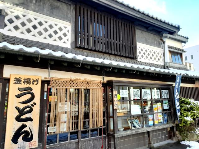 画像: 明治8年創業。老舗感がしっくりとくる木造のしっかりとした建物もいい