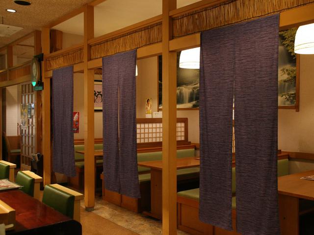 画像: 室主体のゆったりとした店内。地元のお客様も多く、アットホームな雰囲気