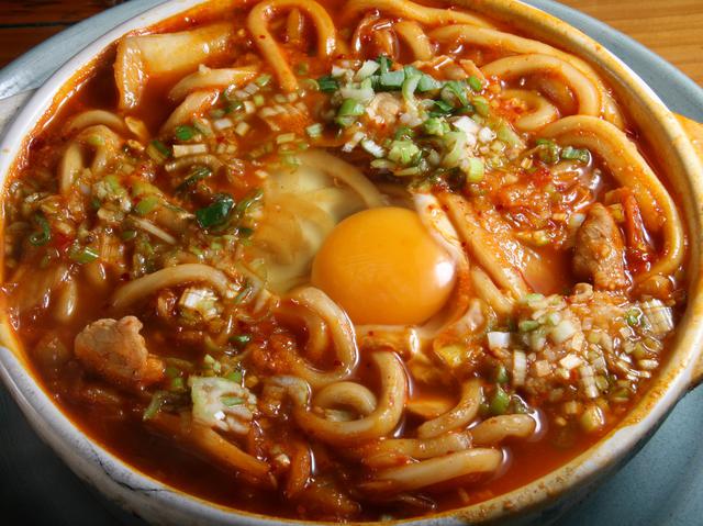 画像: 春先まで期間限定の「キムチうどん」も、熱々でピリ辛で絶品