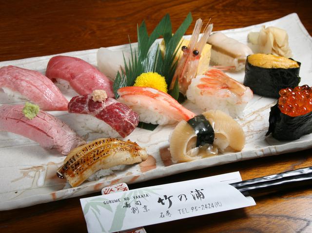 画像: 竹乃浦スペシャル。地元や近海で採れた魚などがずらりと並ぶ石巻スペシャル