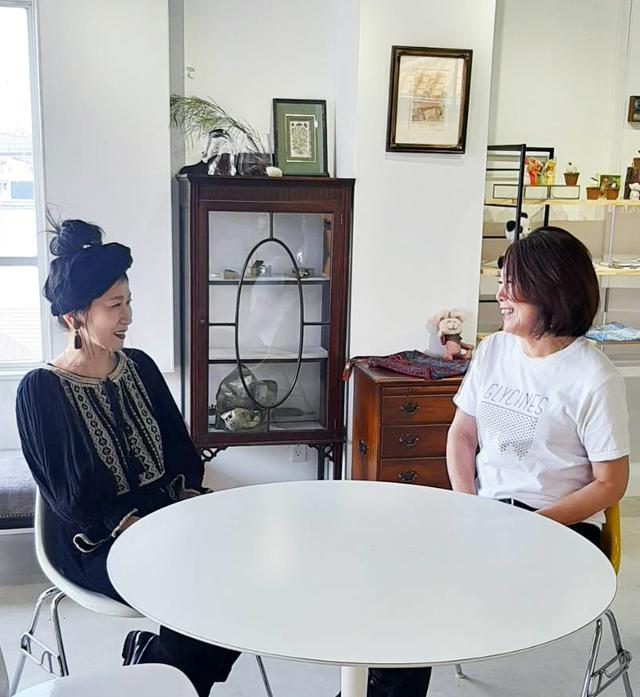 画像: 齋藤千鶴さん(左)、谷川涼子さん(右)