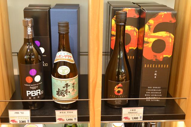 画像2: 焼酎は約100種類がラインナップ