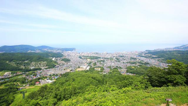 画像: 酒づくりに使用する仕込水の源・天狗山からの風景