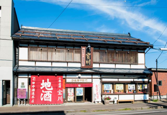 画像: 本店店舗。本店では、3月は麹まつり、4月に梅酒まつり……など毎月イベントを開催。市内菓子店と共同で開発した限定スイーツを販売することも。地元の人も楽しみにしているそう