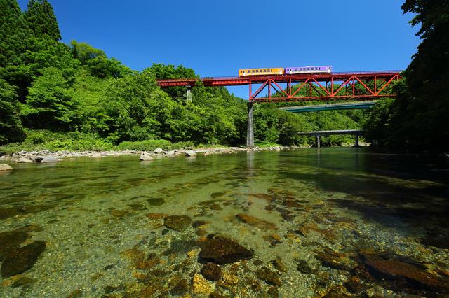 画像3: 【絶景②】「秋田内陸縦貫鉄道」で新緑をまたぐ絶景旅(北秋田市)
