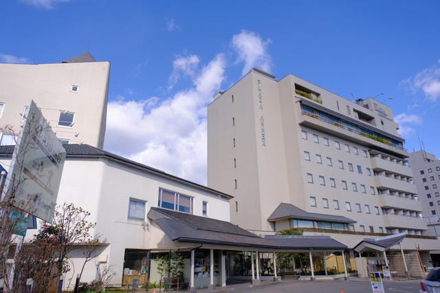 画像: 日帰り温泉、露天風呂付温泉などを駅前で気軽に利用できる施設です。