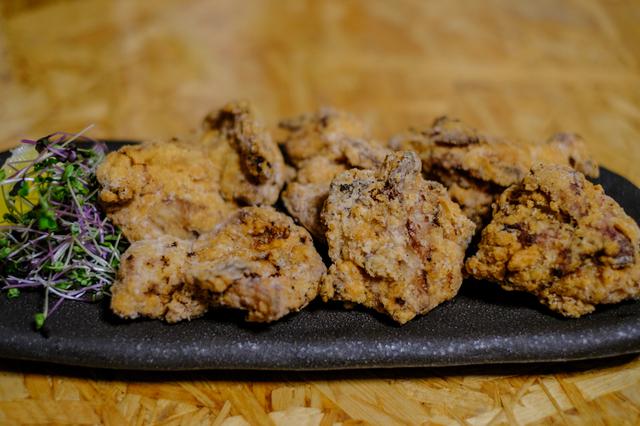 画像: じゅわじゅわジューシーな塩こうじ漬け唐揚げ。