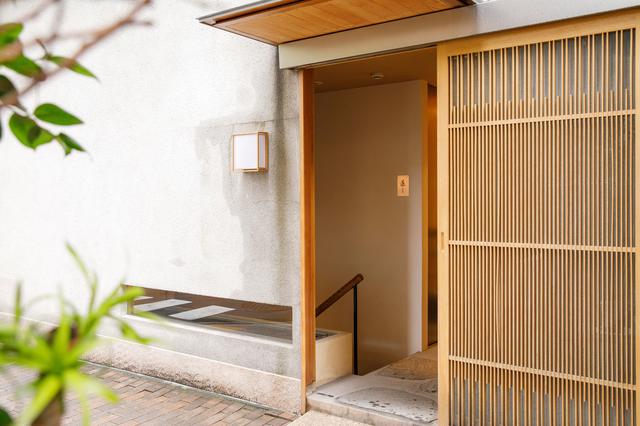 画像2: 機内食のあの店を訪ねて。銀座の気鋭和食料理人による、アワビと稚鮎