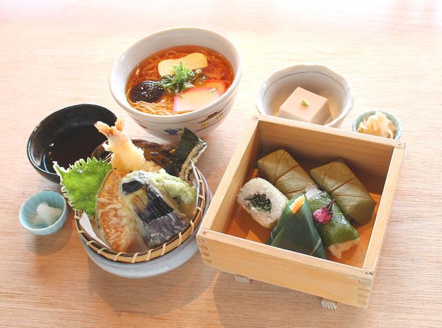 画像2: 「東大寺門前 ゐざさ 夢ひろば店」で柿の葉寿司ランチ