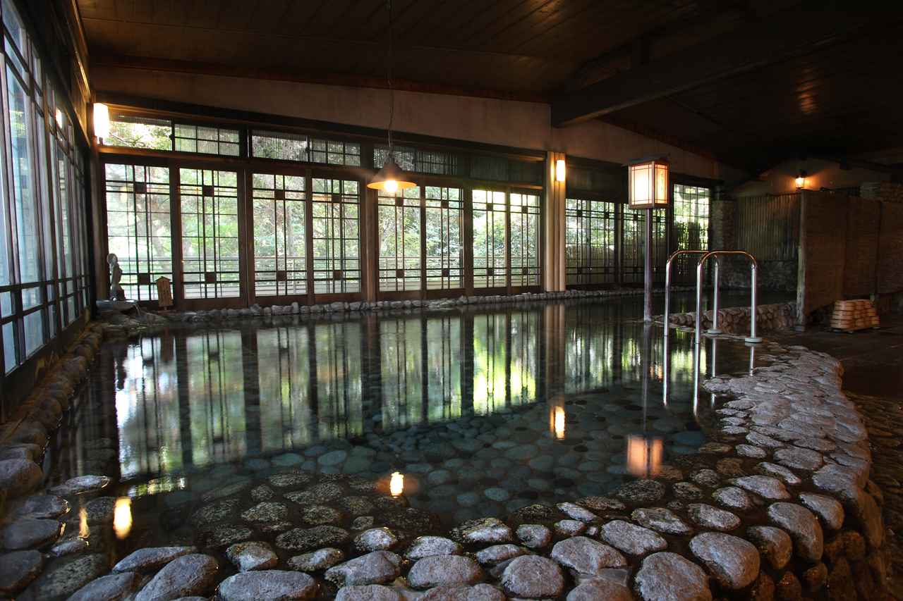 画像: 創業160年の老舗旅館「大丸別荘」で、情緒溢れる温泉旅