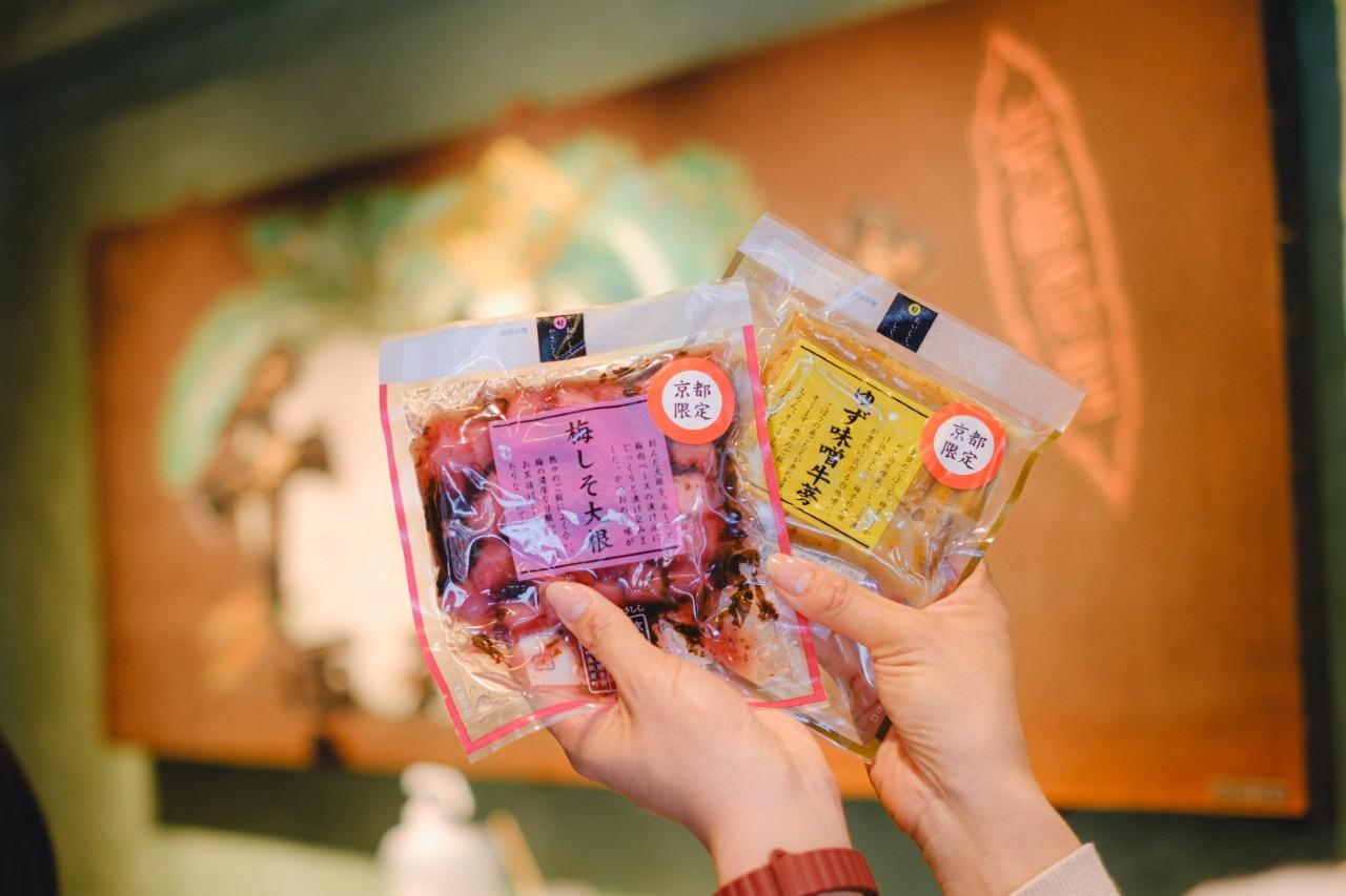画像: ゆず味噌牛蒡(540円)、梅しそ大根(540円)
